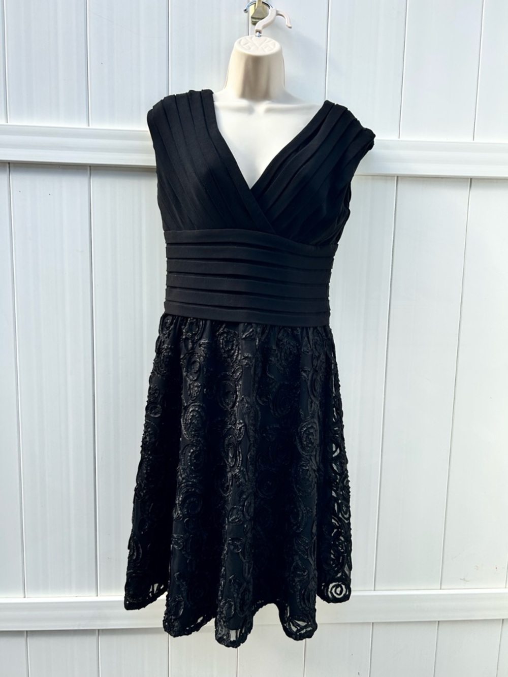 Adrianna Papell Black V-Neck Pleated Bodice Lace Skirt Semi-Formal Dress | Sz 10